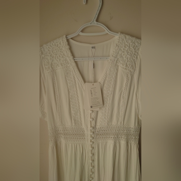 White Lace Applique mid-drift Short Sleeve Midi Dress - Picture 1 of 13